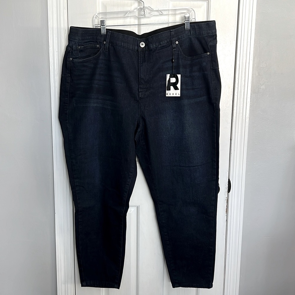 Rebel Wilson Super Bass jeans NWT